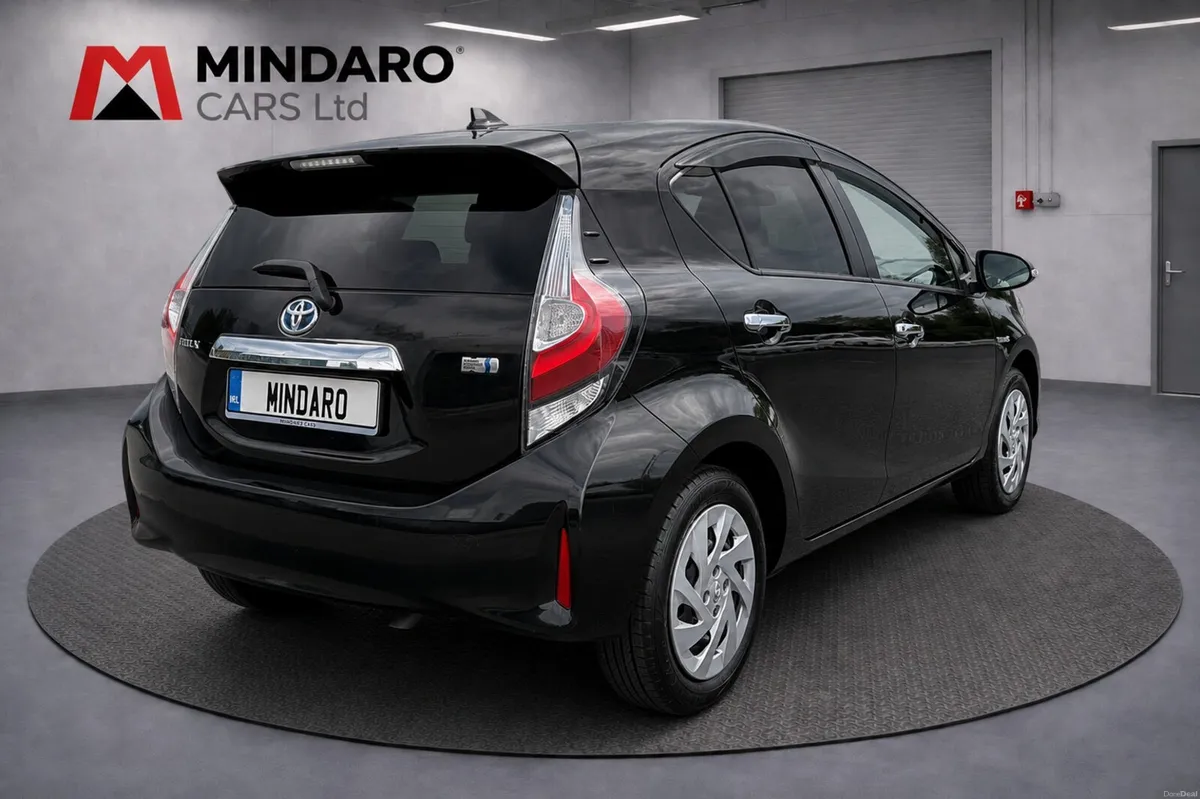 TOYOTA AQUA//HYBRID//AUTOMATIC//LOW KMS - Image 5
