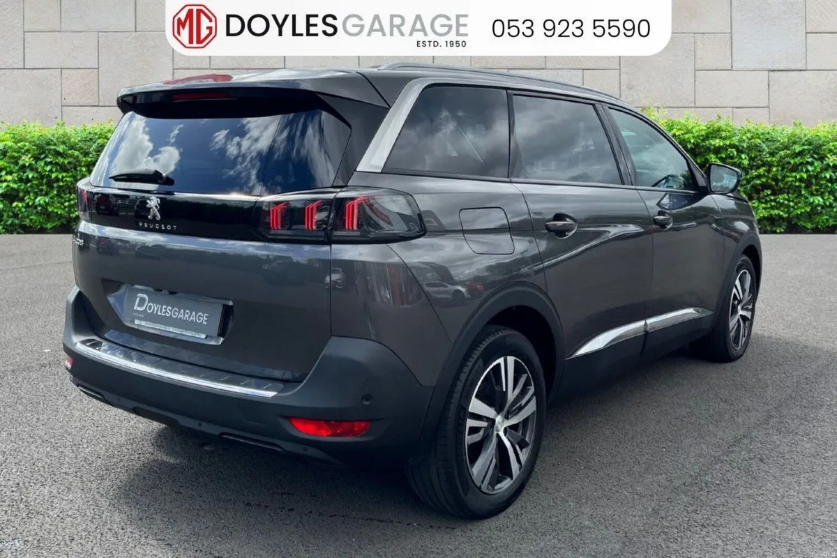 Peugeot 5008 Allure 1.5 BlueHDi 130bhp - Image 3