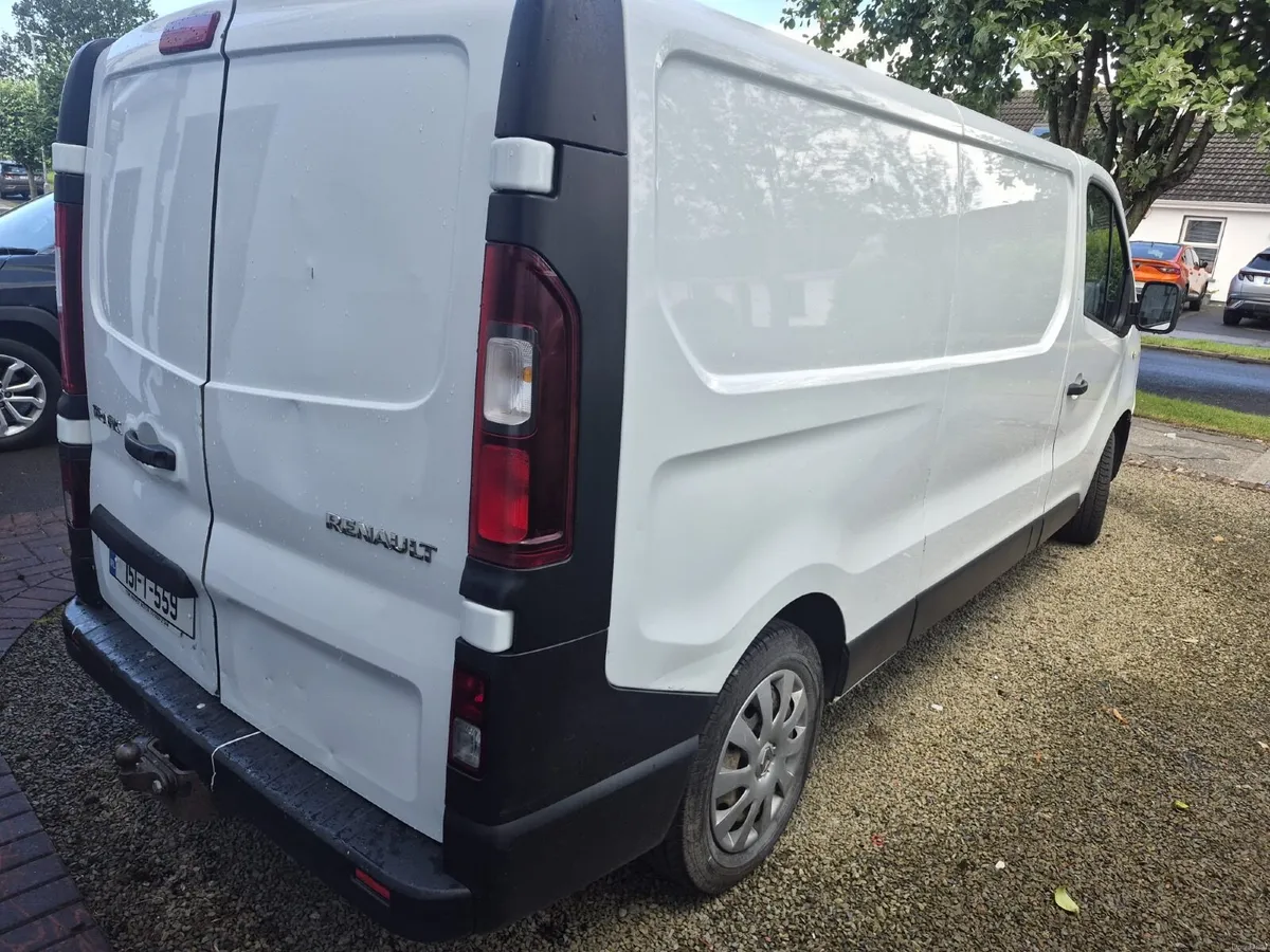 Renault Trafic 2015 - Image 3