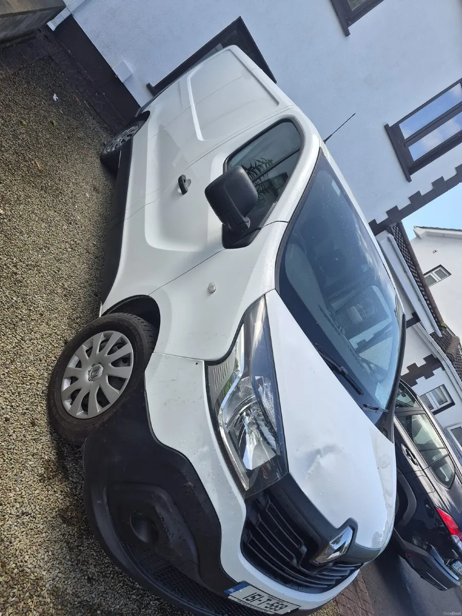 Renault Trafic 2015 - Image 1