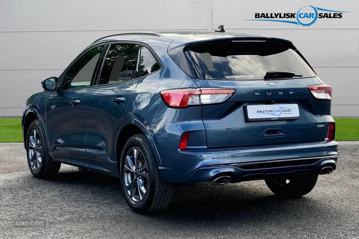 Ford Kuga 2.5 225PS 14.4kWh PHEV ST-Line in Chrome - Image 2