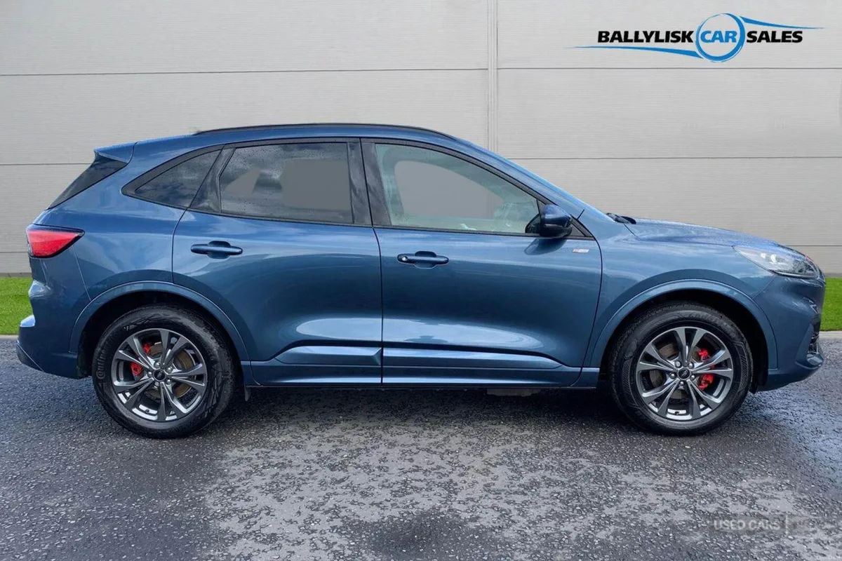 Ford Kuga 2.5 225PS 14.4kWh PHEV ST-Line in Chrome - Image 3