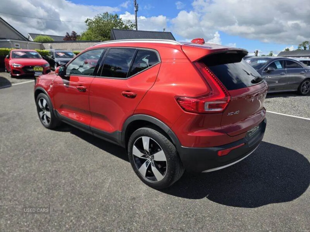 Volvo XC40 Momentum Pro - Image 3