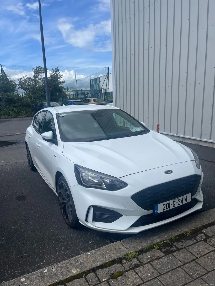 White Ford Focus ST Line  2020 - Image 1