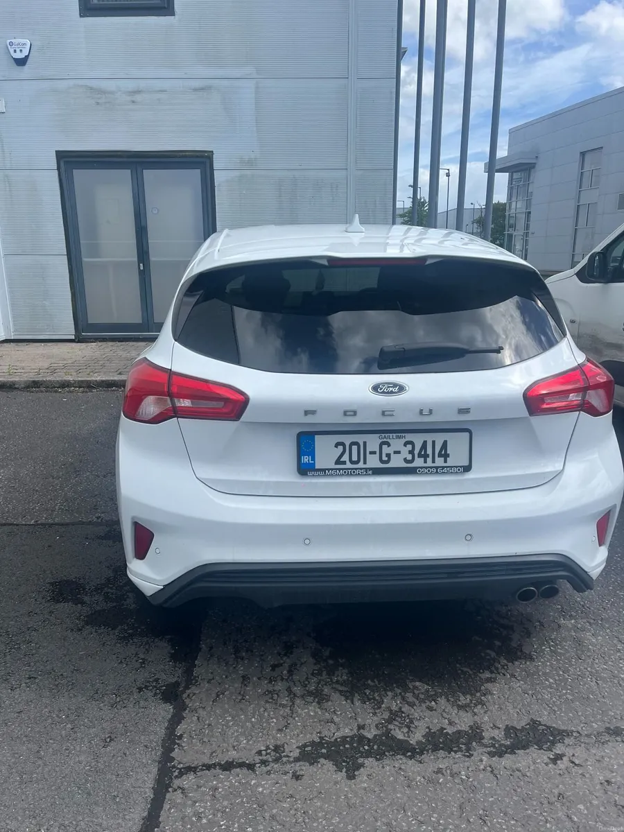 White Ford Focus ST Line  2020 - Image 2