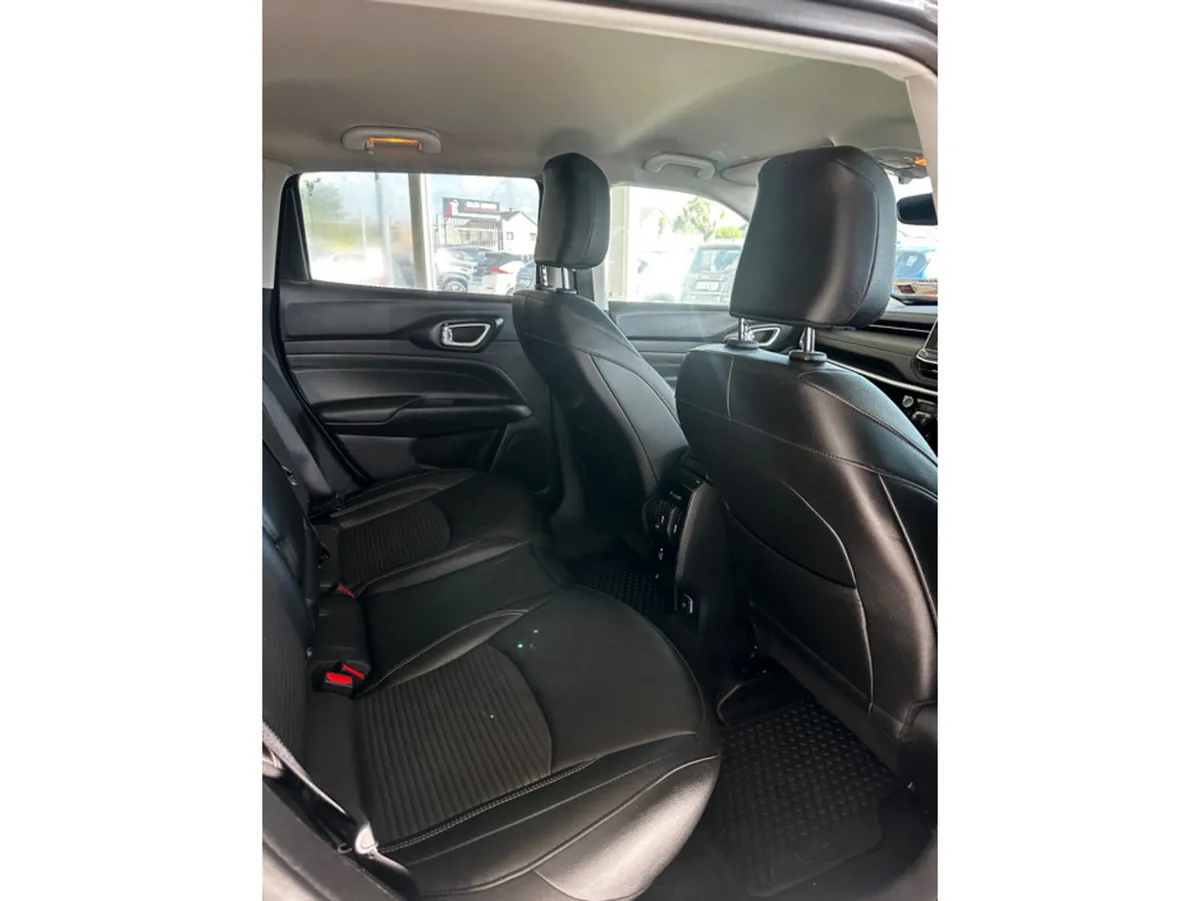 Jeep Compass LIMITED EDITION 1.5 E-HYHRID 1 130 DC - Image 4
