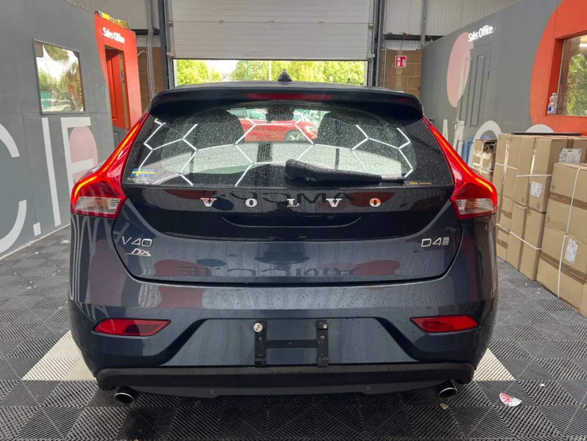 Volvo V40 2019 VOLVO V40 D4 INSCRIPTION 2.0 AUTOMA - Image 3