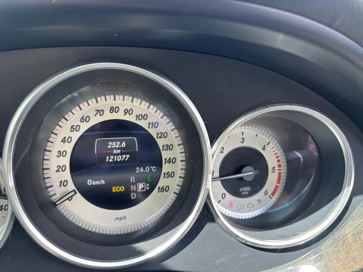Mercedes-Benz CLS 2015  LOW  MILEAGE  STUNNING - Image 4