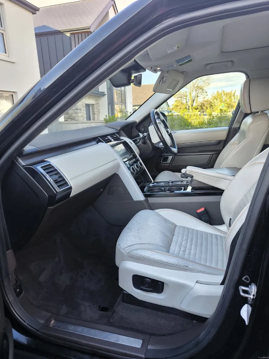 2018 Land Rover Discovery 2.0 HSE Luxury  7 seater - Image 2
