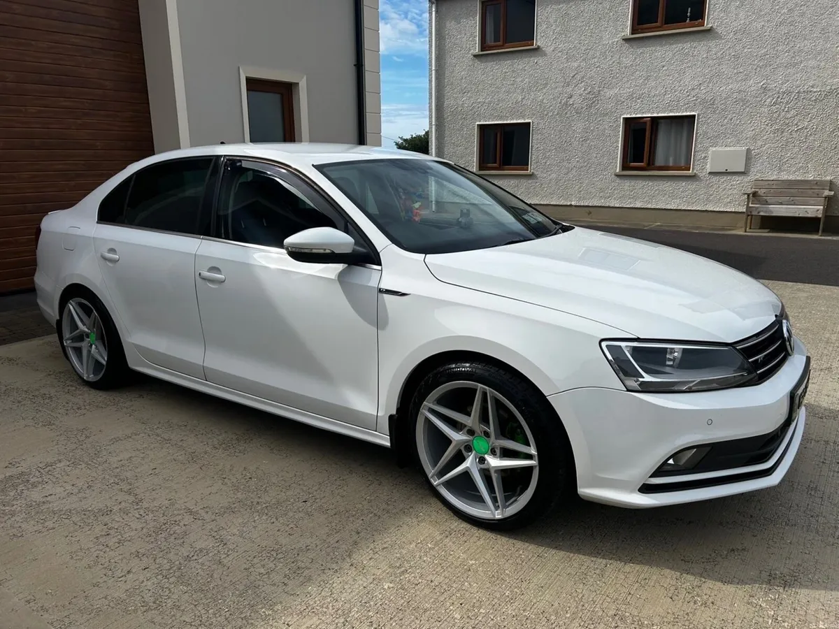 Volkswagen Jetta 2016 - Image 2