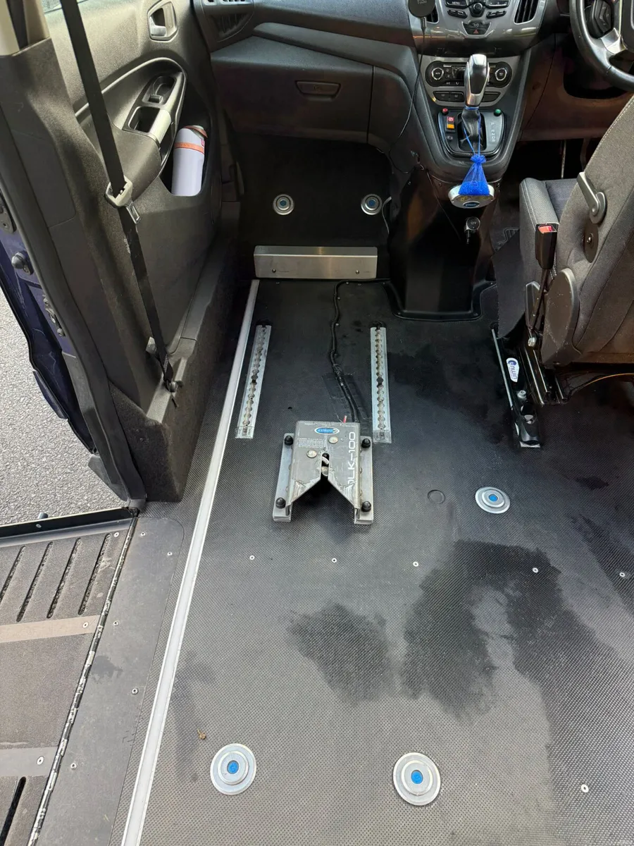 Ford Tourneo Connect Wheelchair Accessible Vehicle - Image 3