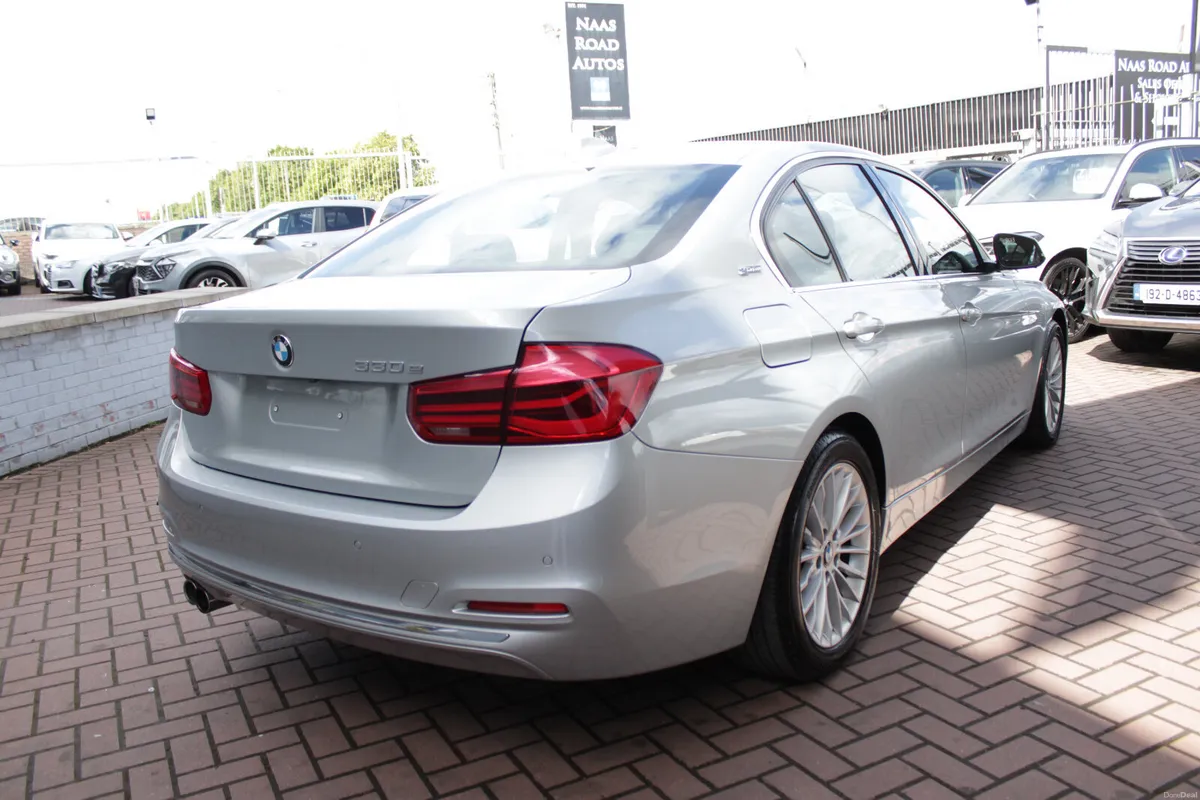 2017 BMW 3-SERIES 330E HYBRID 4DR SALOON AUTO - Image 4