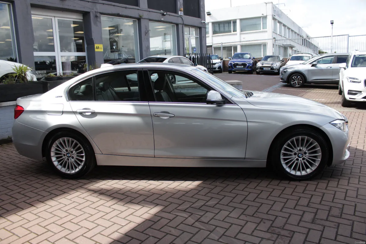 2017 BMW 3-SERIES 330E HYBRID 4DR SALOON AUTO - Image 3