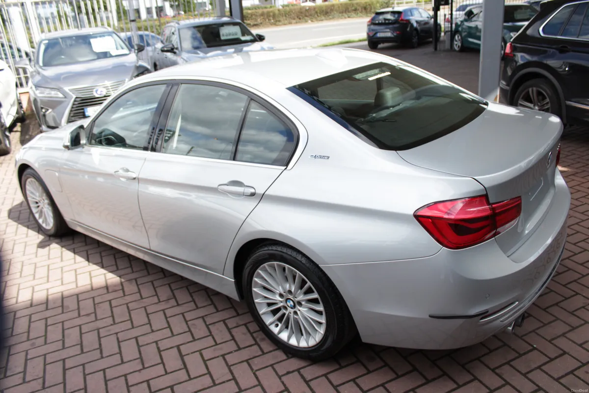 2017 BMW 3-SERIES 330E HYBRID 4DR SALOON AUTO - Image 6