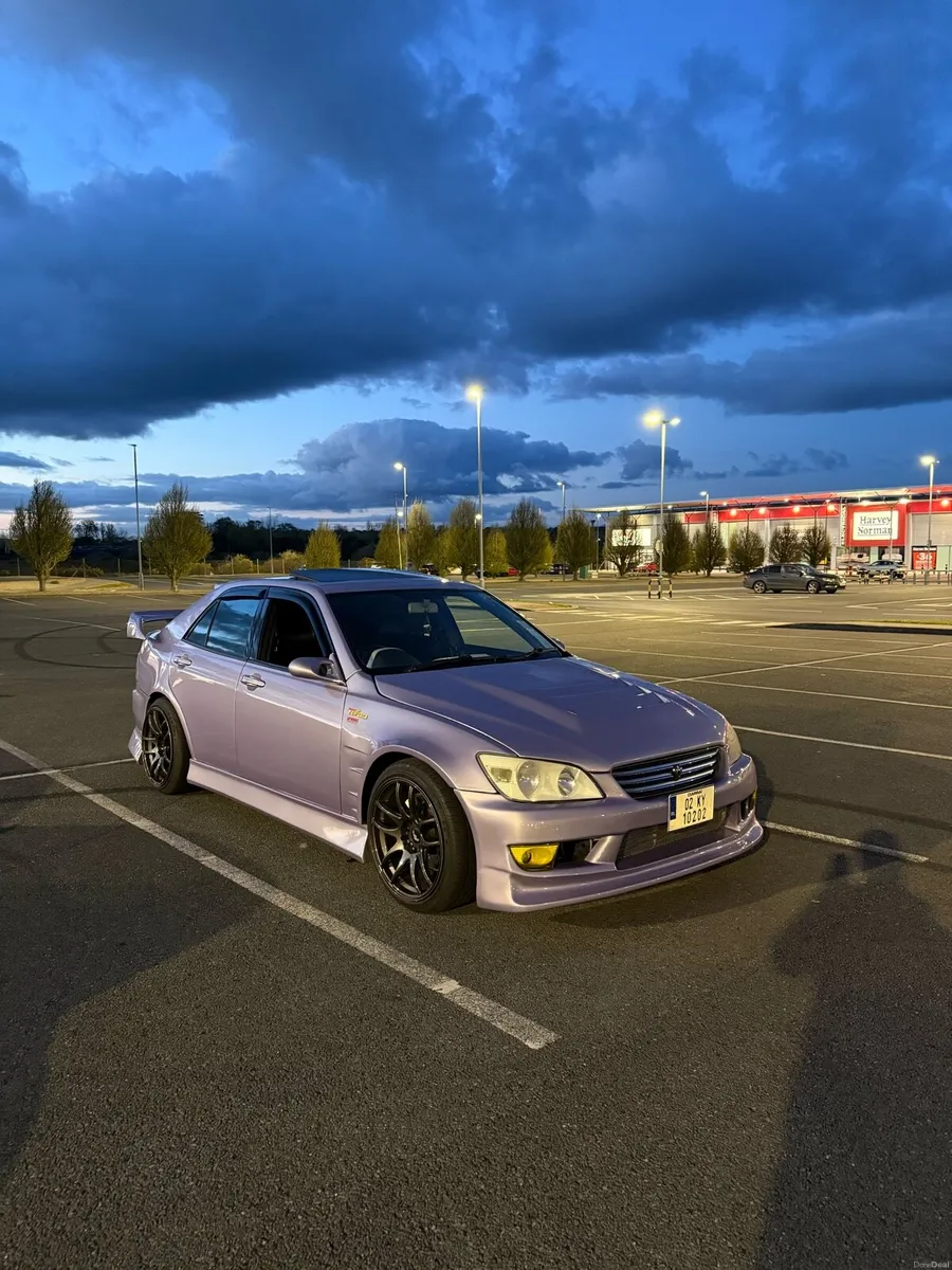 V8 is200 nct’d - Image 1