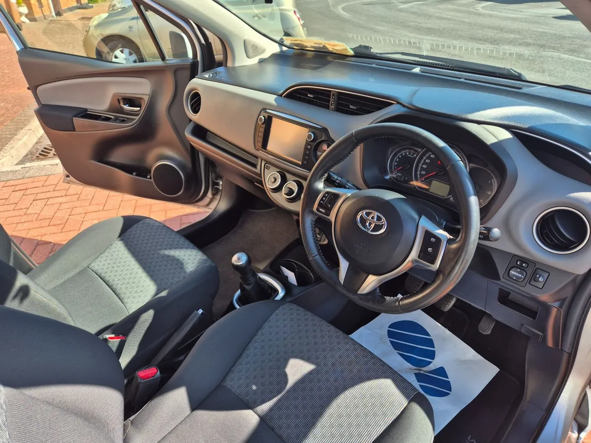 Toyota Yaris 2015 - Image 2