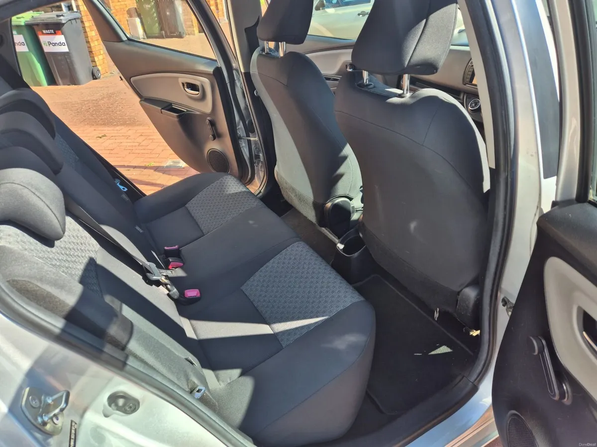 Toyota Yaris 2015 - Image 3