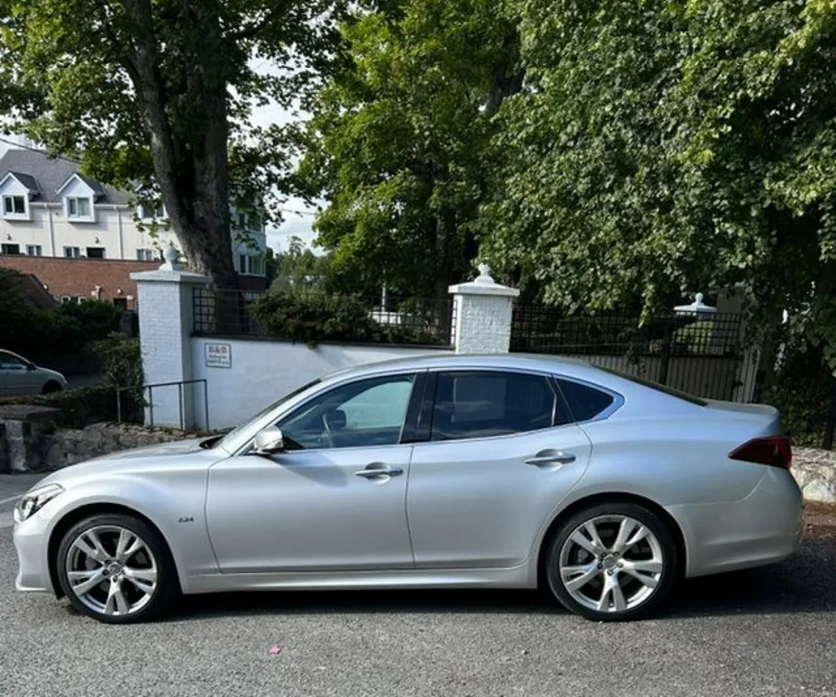 Infiniti Q70 S 2016 - Image 2