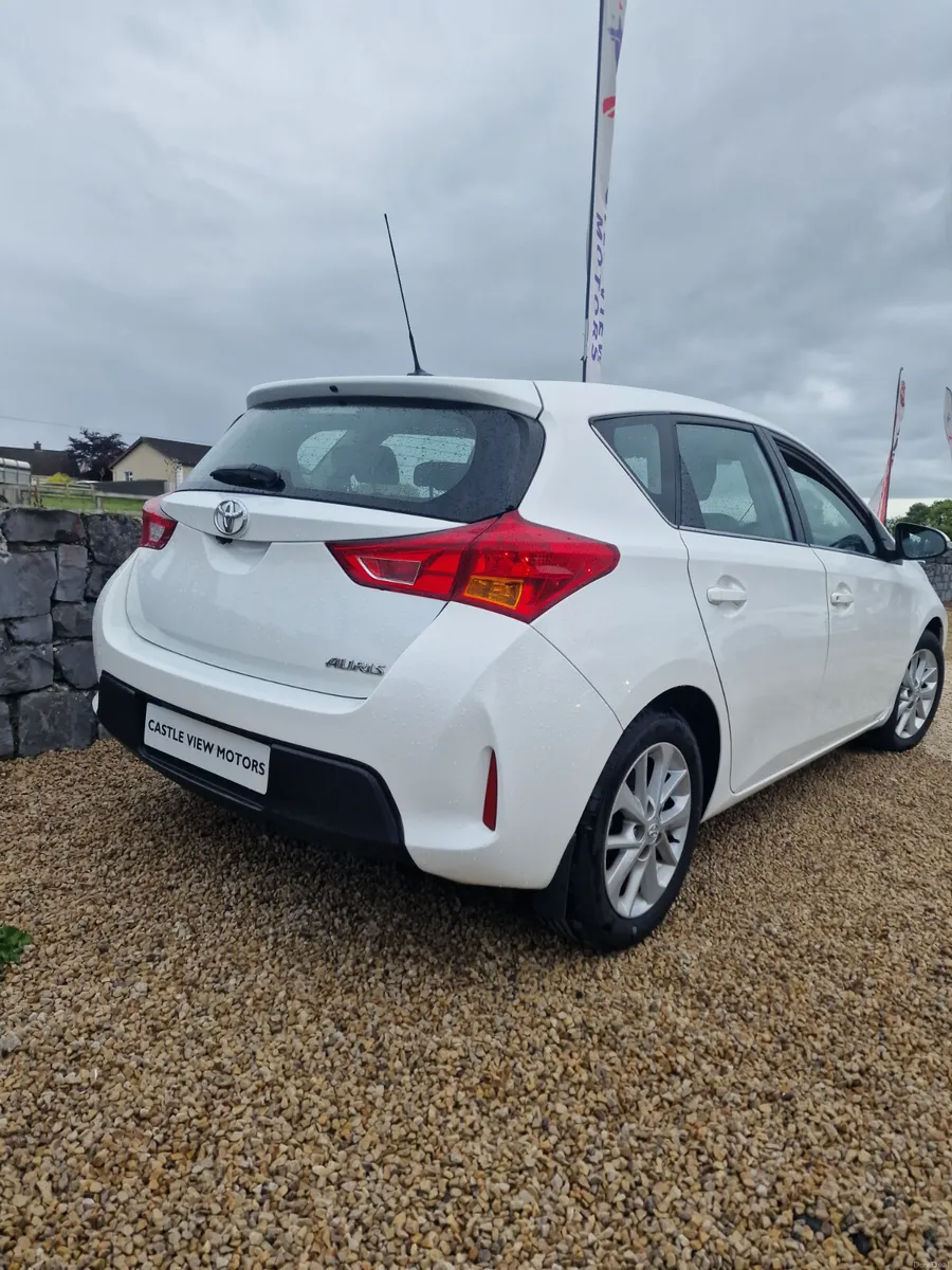 13 Toyota Auris Terra 1.3 petrol - Image 4