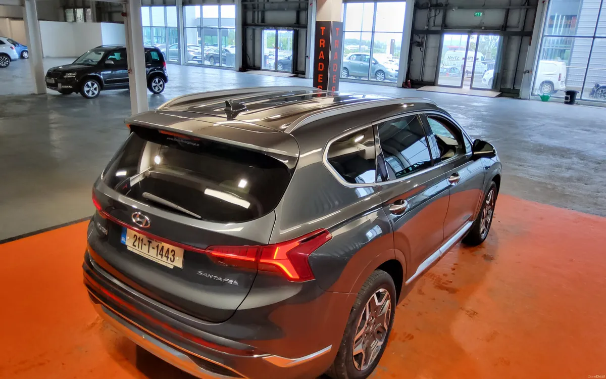 Hyundai Santa Fe 2021 - Image 3