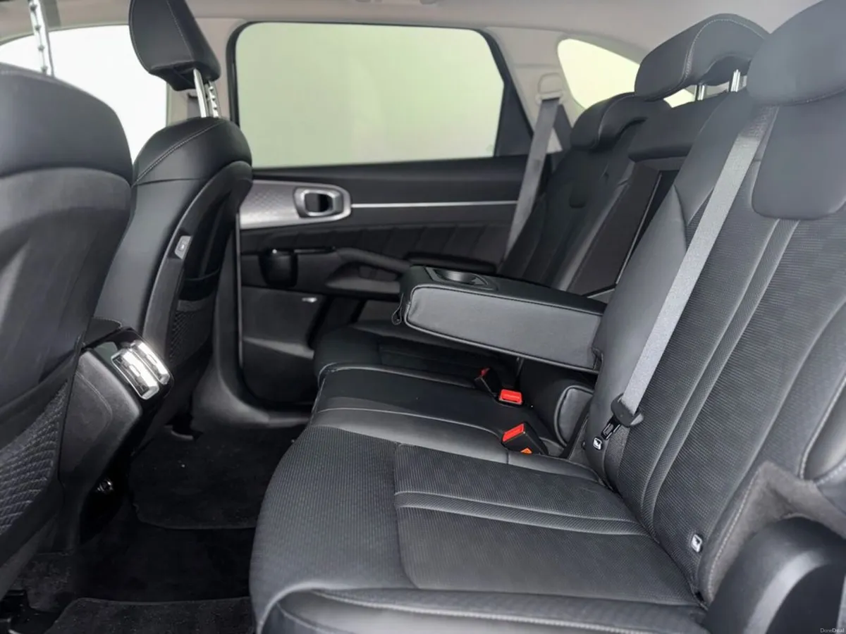 Kia Sorento Phev PE SEM 5DR Auto - Image 4
