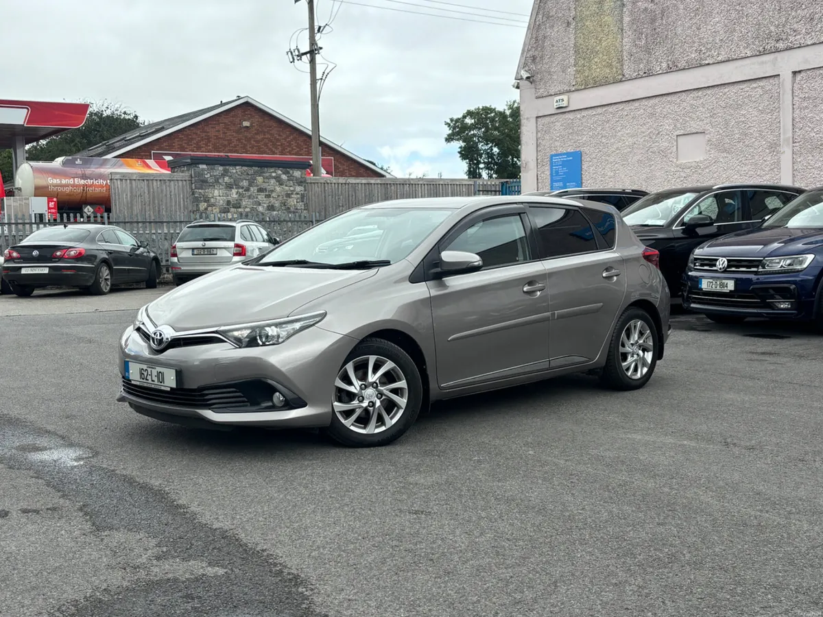 2016 Toyota Auris 1.4 D-4D Aura - Image 2