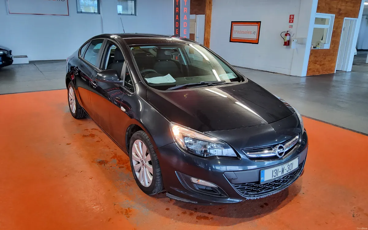 Opel Astra 2013 - Image 1