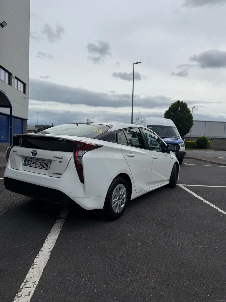 2016 Toyota Prius Luxury Automatic Hybrid - Image 4