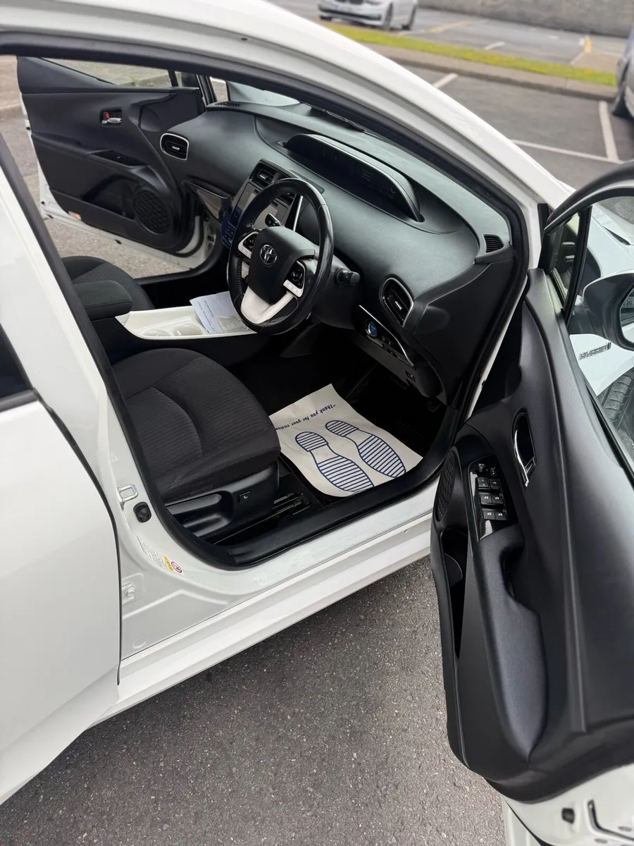 2016 Toyota Prius Luxury Automatic Hybrid - Image 6