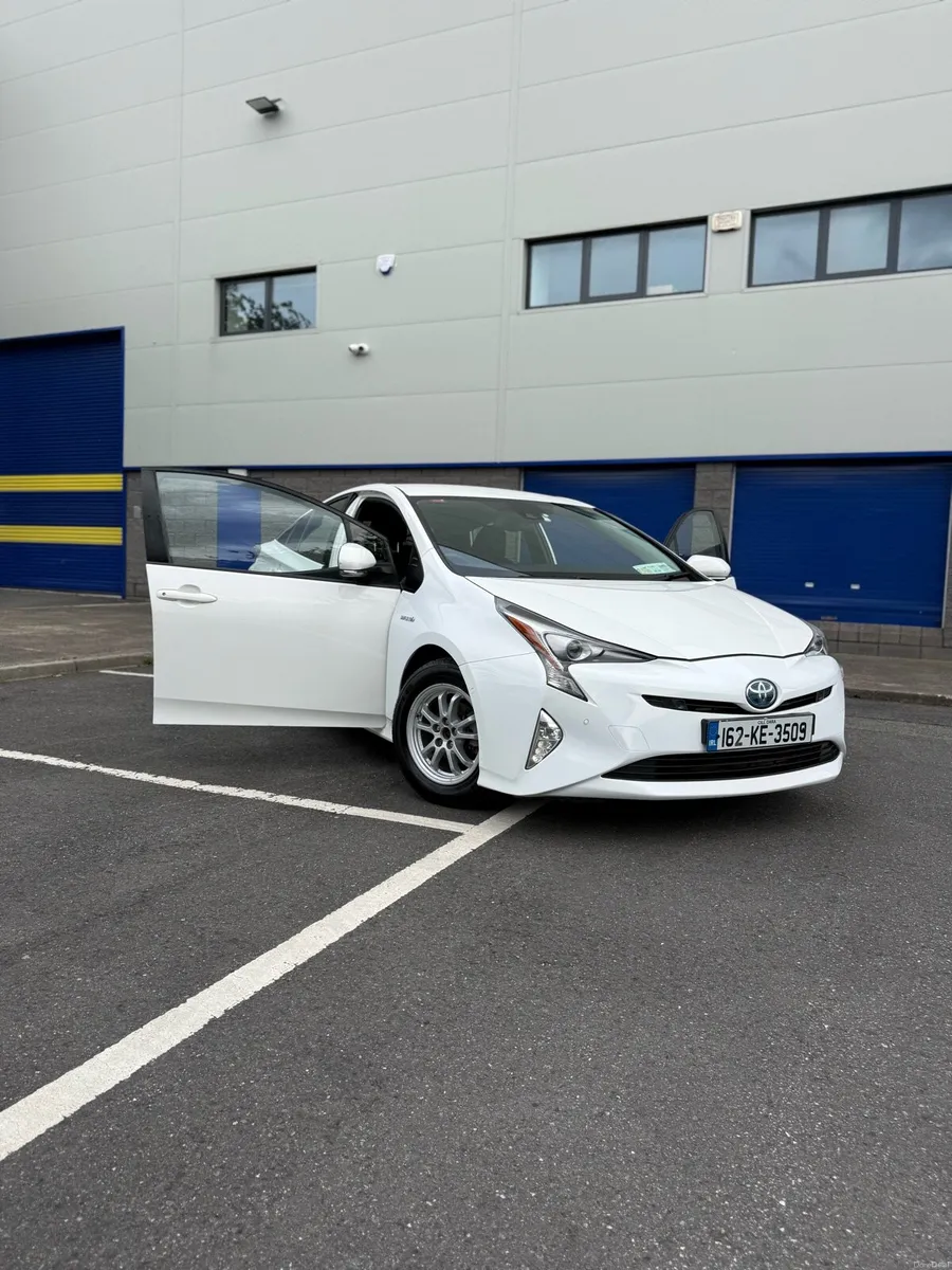 2016 Toyota Prius Luxury Automatic Hybrid - Image 3