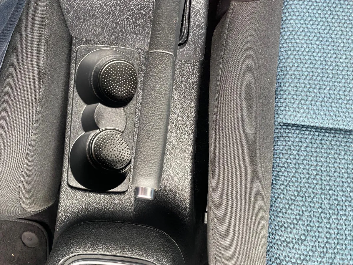 Volkswagen Golf 2012 - Image 2