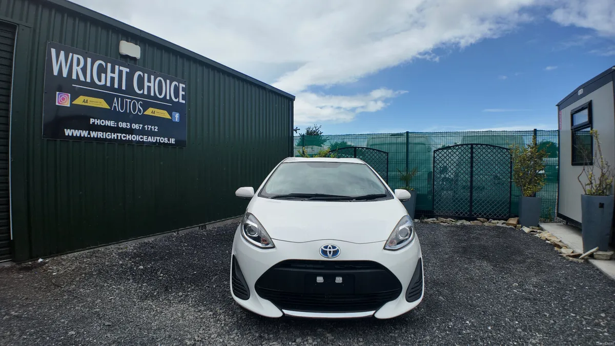 2019 (192) Toyota Aqua 1.5 Petrol Hybrid Automatic - Image 4