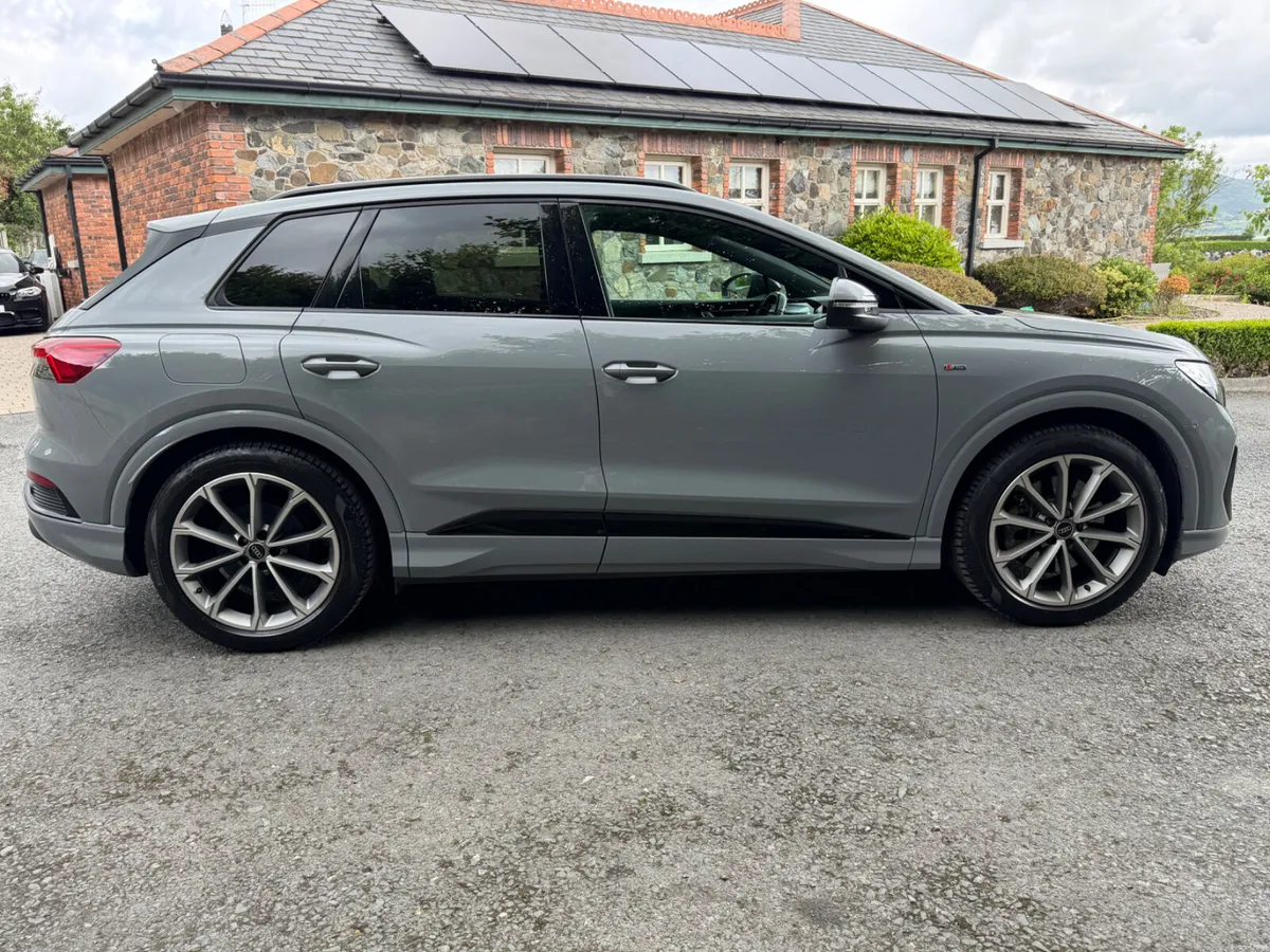 Audi e-tron 2024 - Image 6