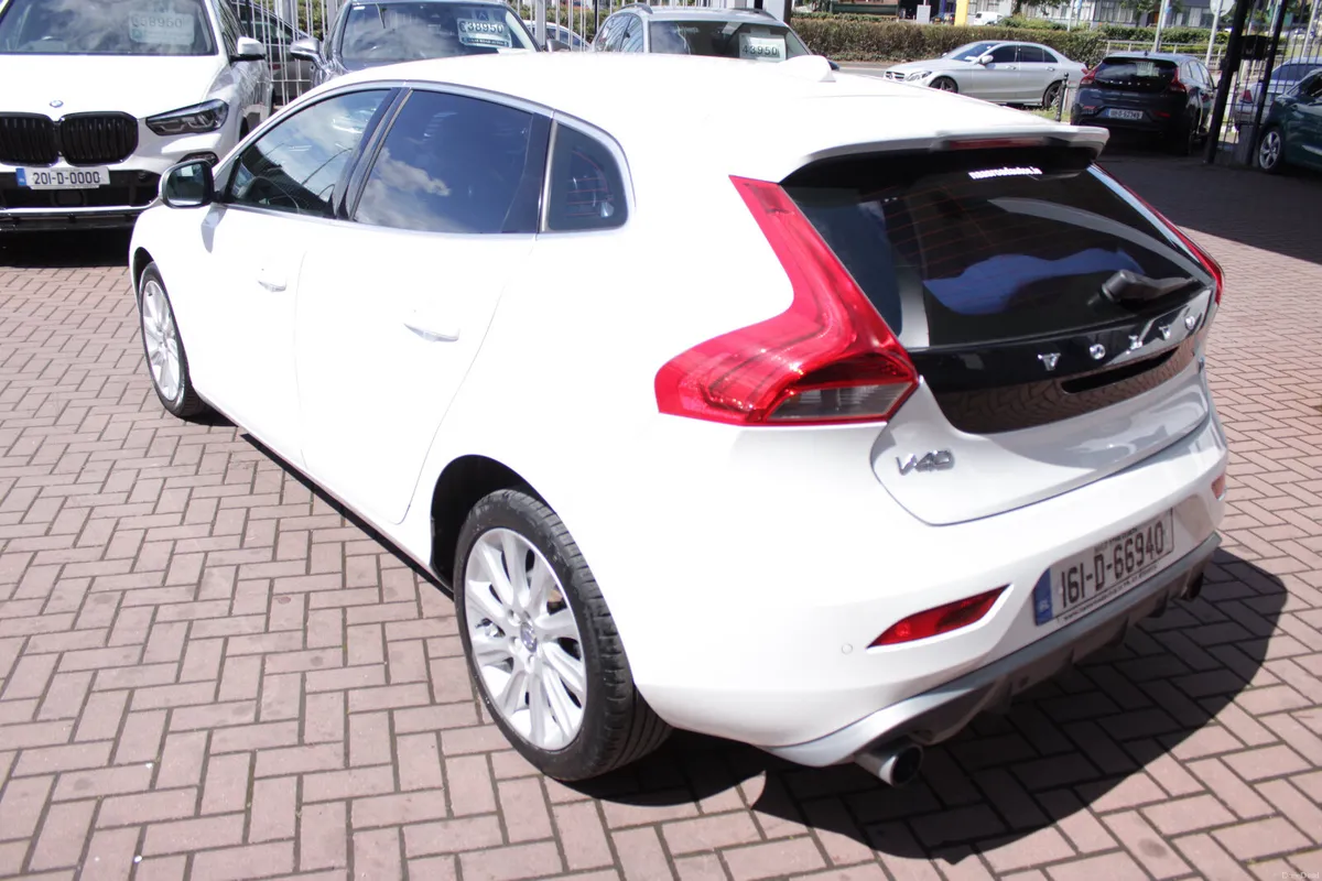 2016 VOLVO V40 T3 R-DESIGN 1.5 5DR AUTO ESTATE - Image 6