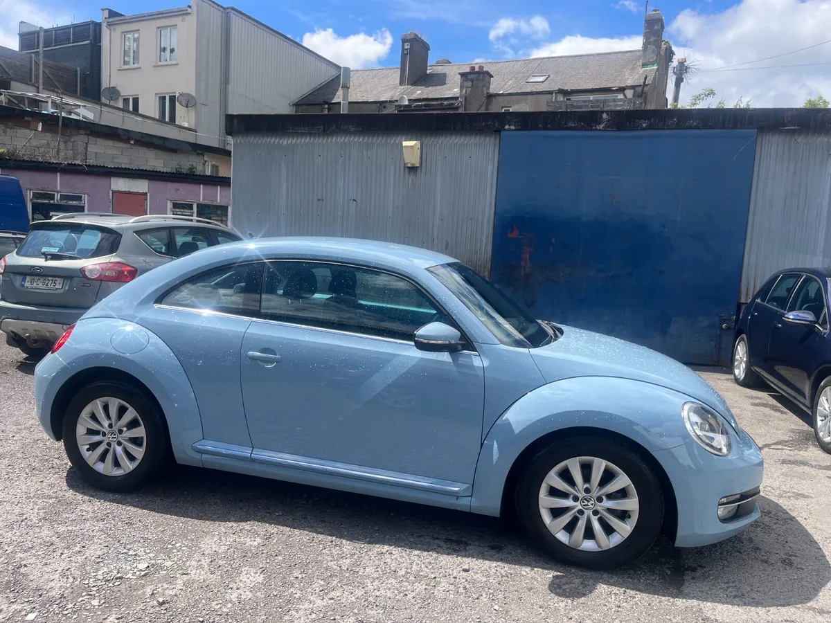 2013 VOLKSWAGEN BEETLE, AUTOMATIC - Image 2