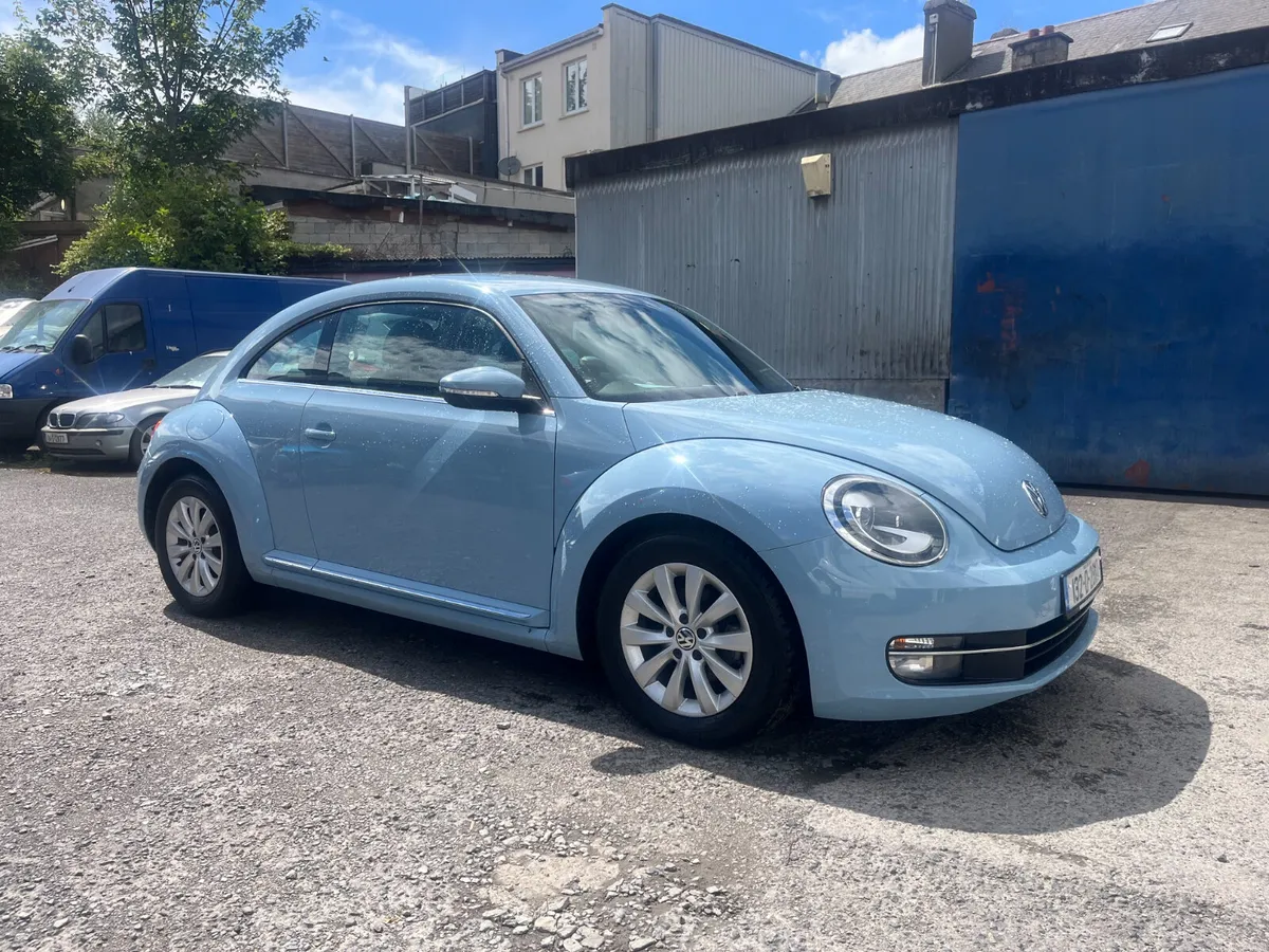 2013 VOLKSWAGEN BEETLE, AUTOMATIC - Image 1