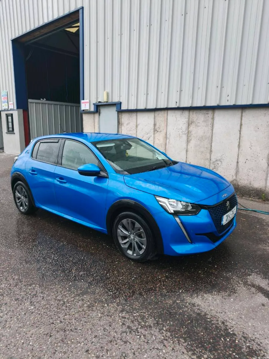 Peugeot 208 electric - Image 1
