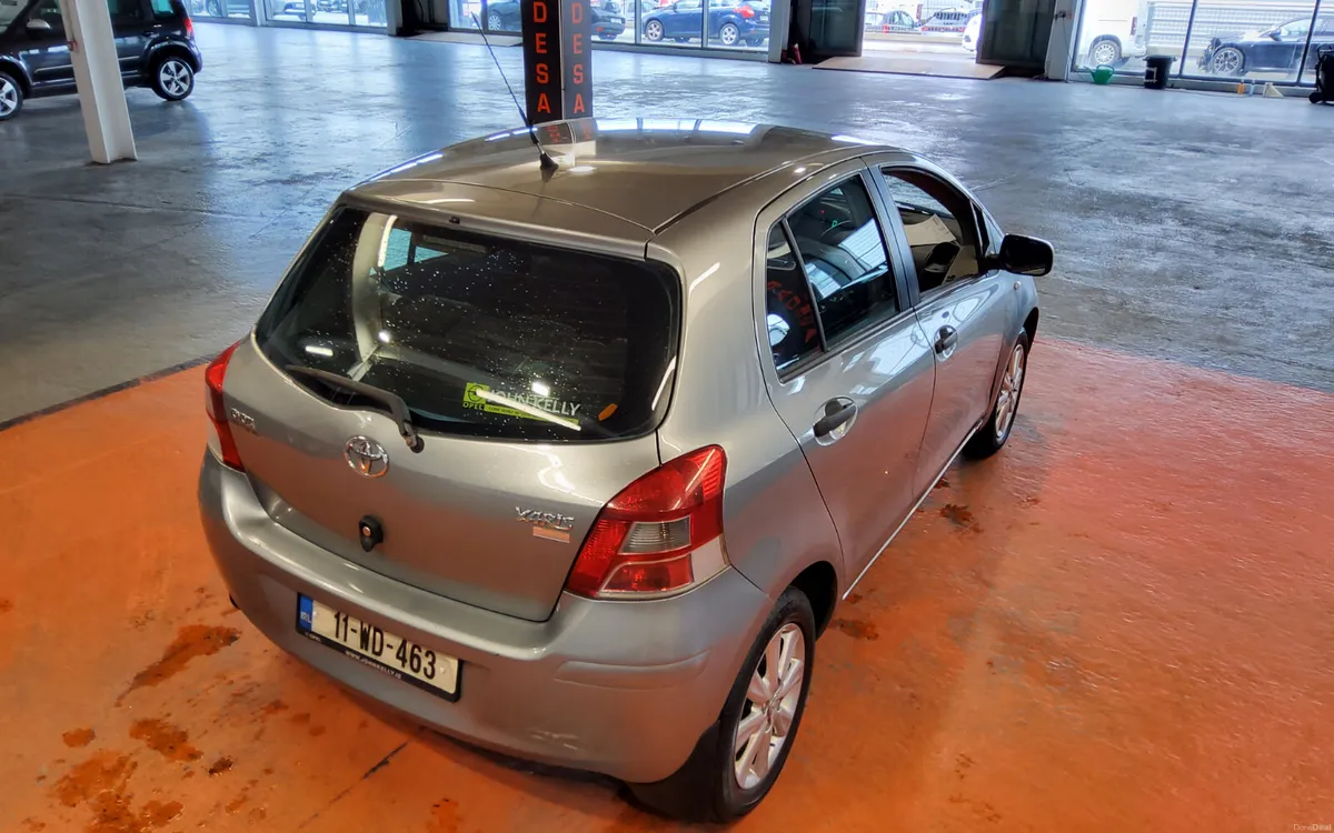 Toyota Yaris 2011 - Image 3