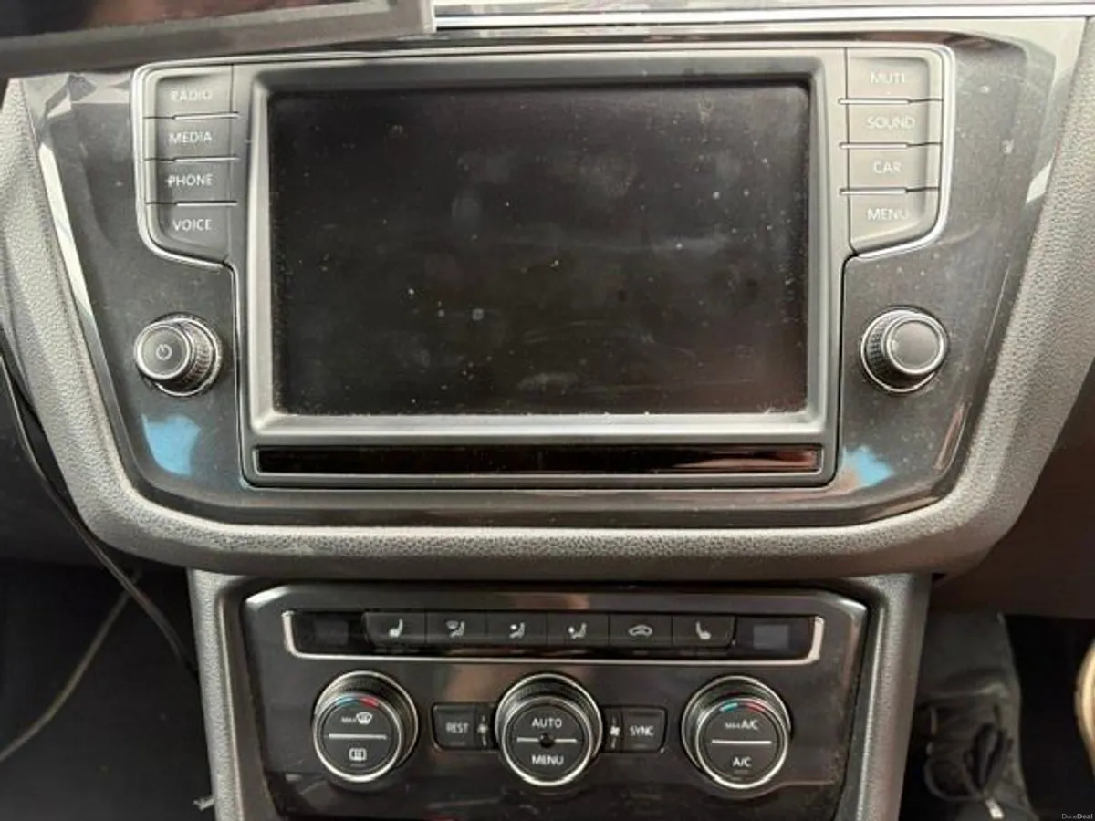 2016 Volkswagen Tiguan - Image 3
