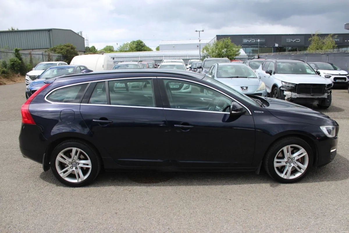 Volvo V60 2.4D D5 SE Nav Twin Engine - TENDER 37 - Image 3