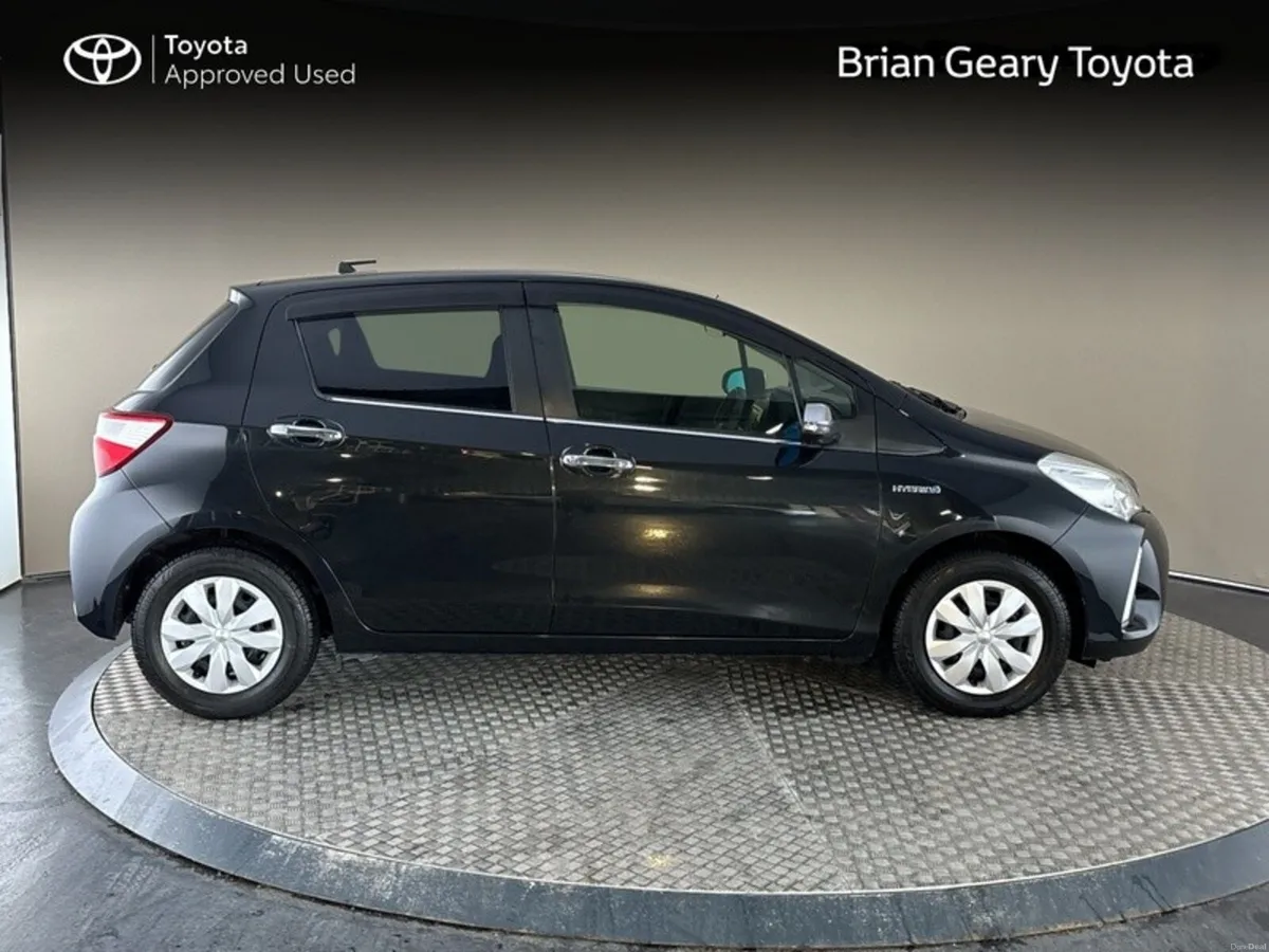 Toyota Yaris Hybrid Auto - Image 3