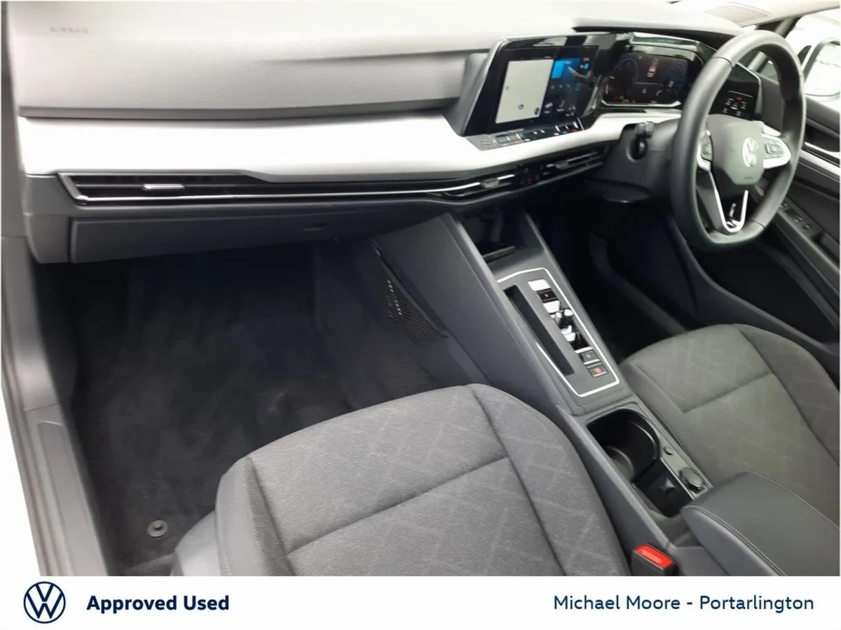Volkswagen Golf 2.0 TDI 115HP Style DSG - Image 4