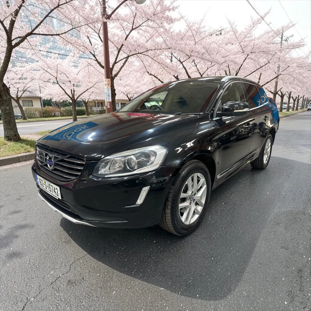 2016 Volvo XC60 D4 (190hp) FWD SE LUX - Image 1