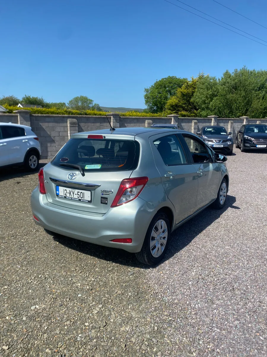 Toyota Yaris 2012 - Image 2