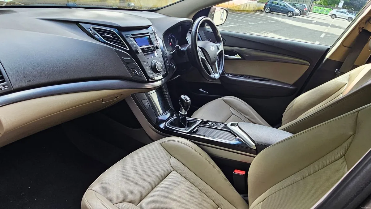 Hyundai i40 estate - Image 2