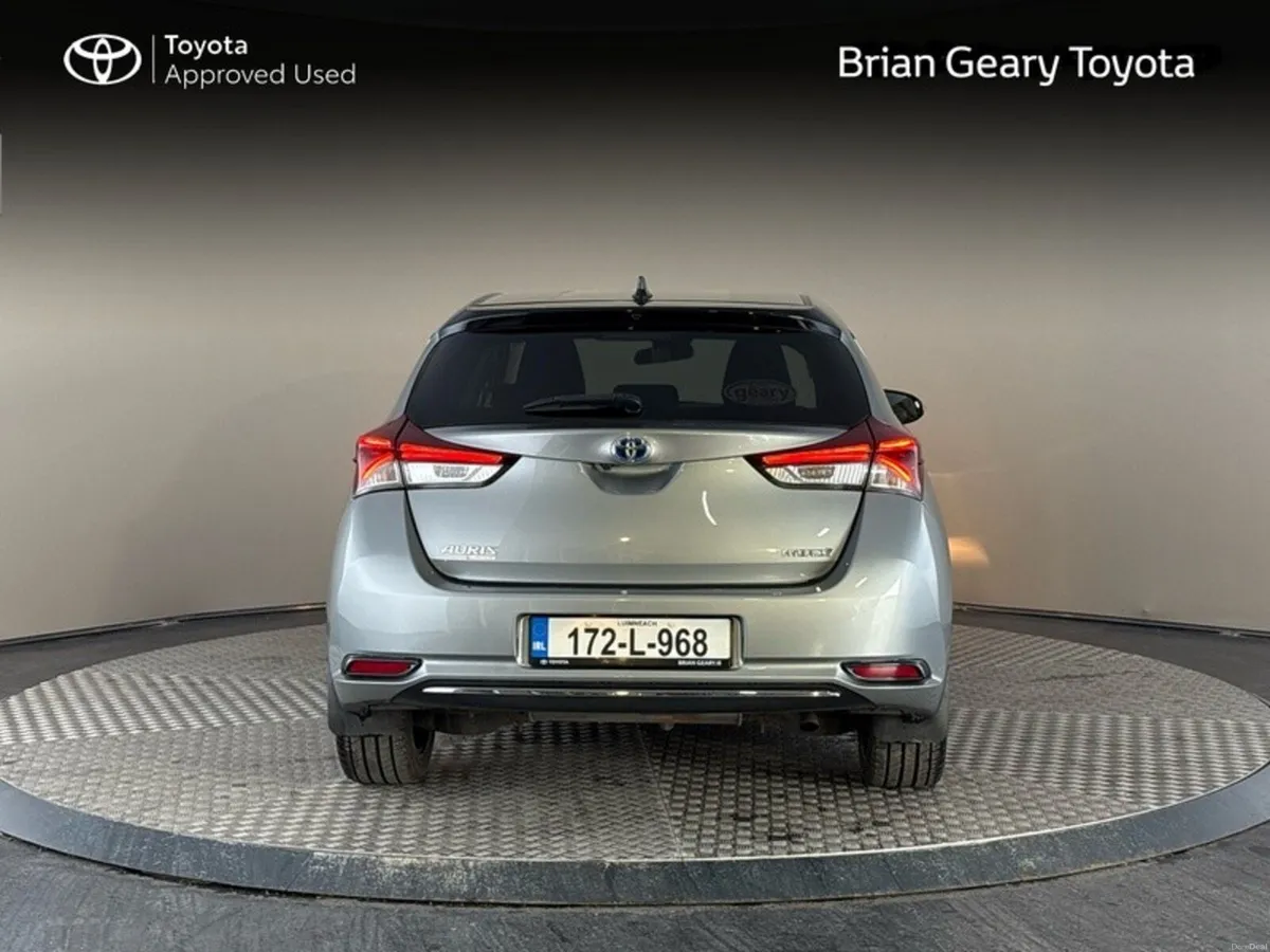 Toyota Auris HYBRID LUNA SPORT - Image 4
