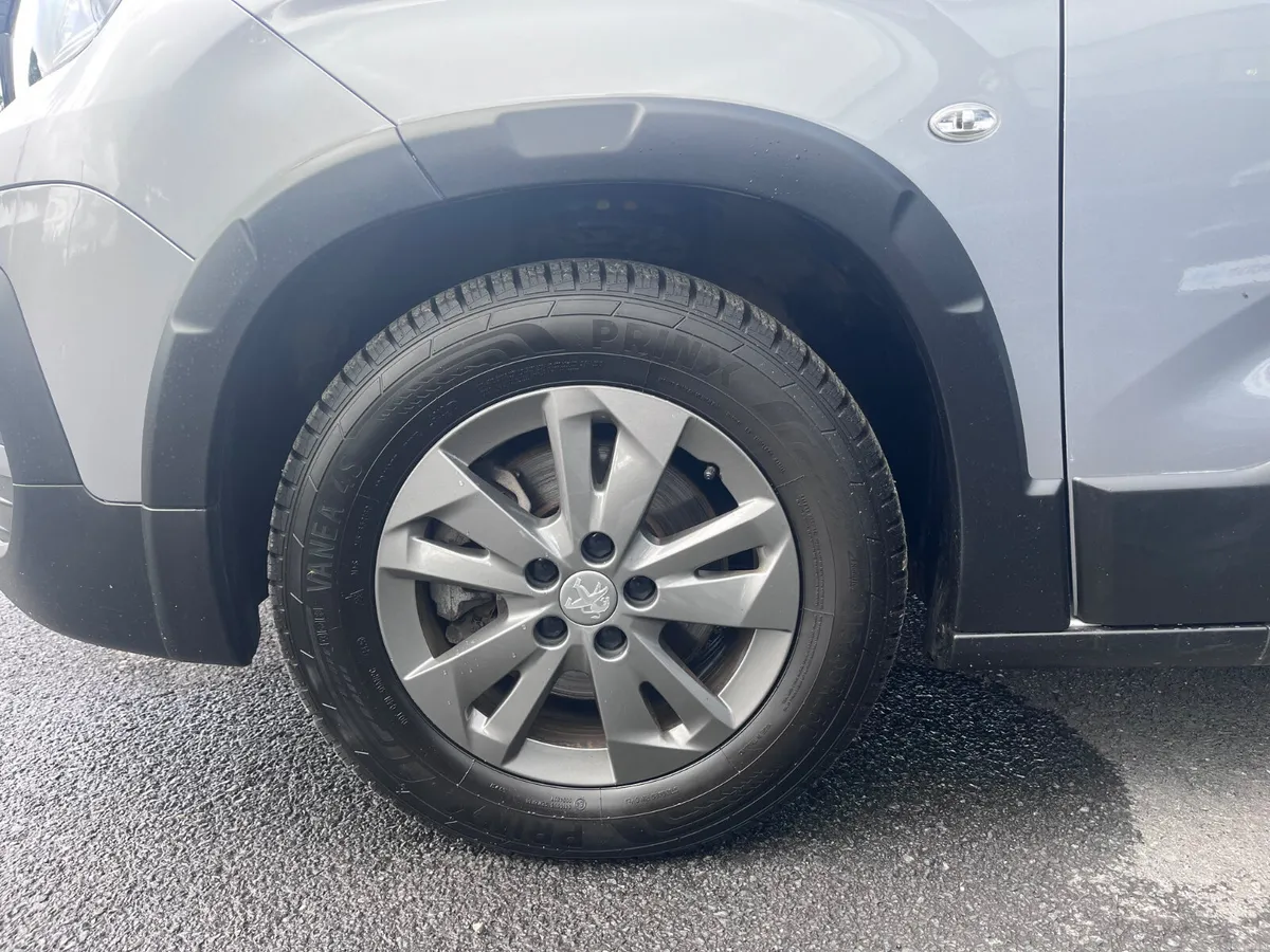 Peugeot Rifter 2024 Wheelchair Accessible LWB - Image 4