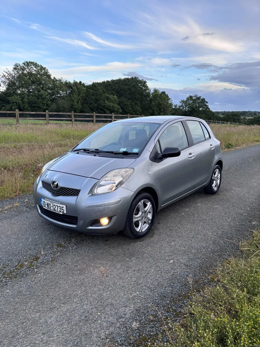 2010 Toyota Yaris - Image 2