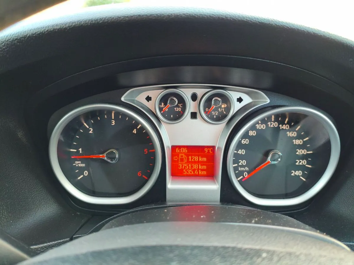 Ford Focus - Image 6