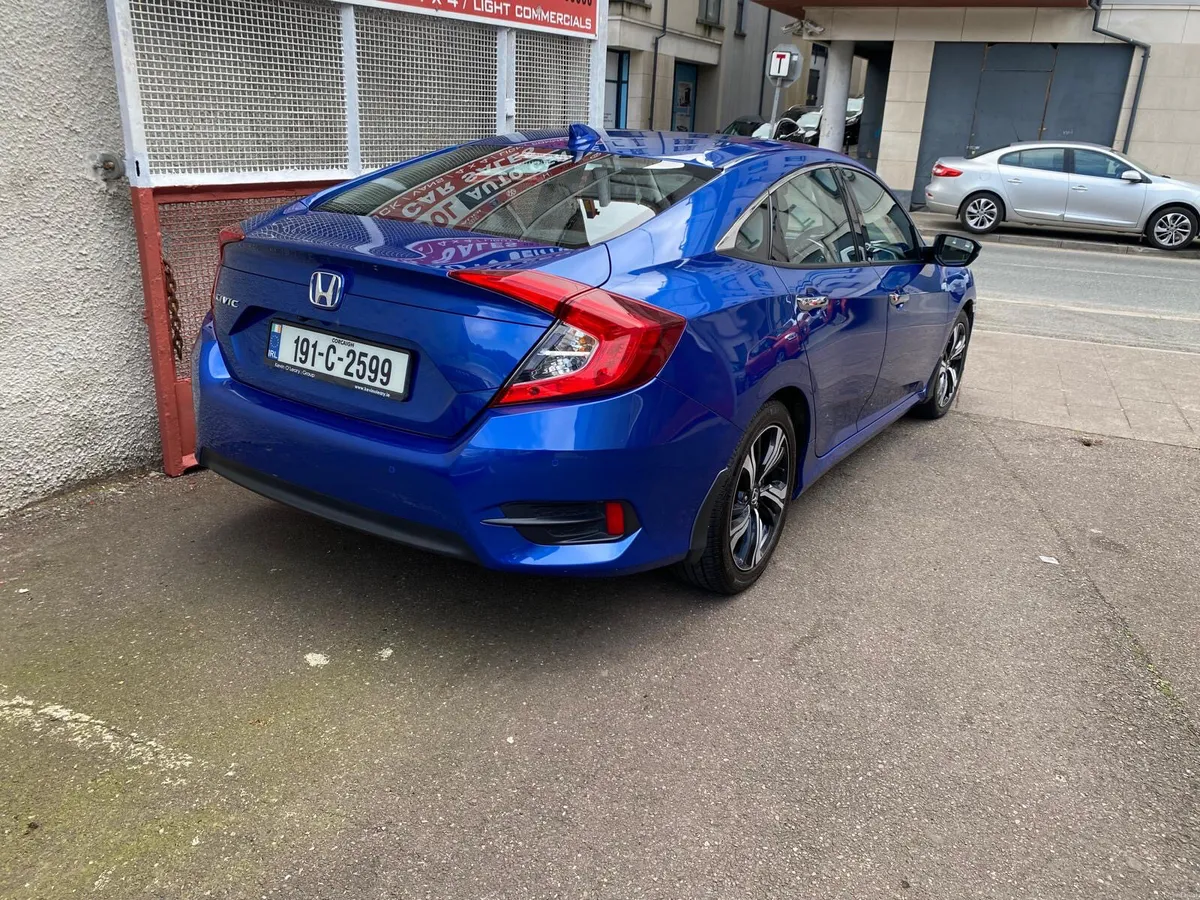 Honda Civic 2019 - Image 2